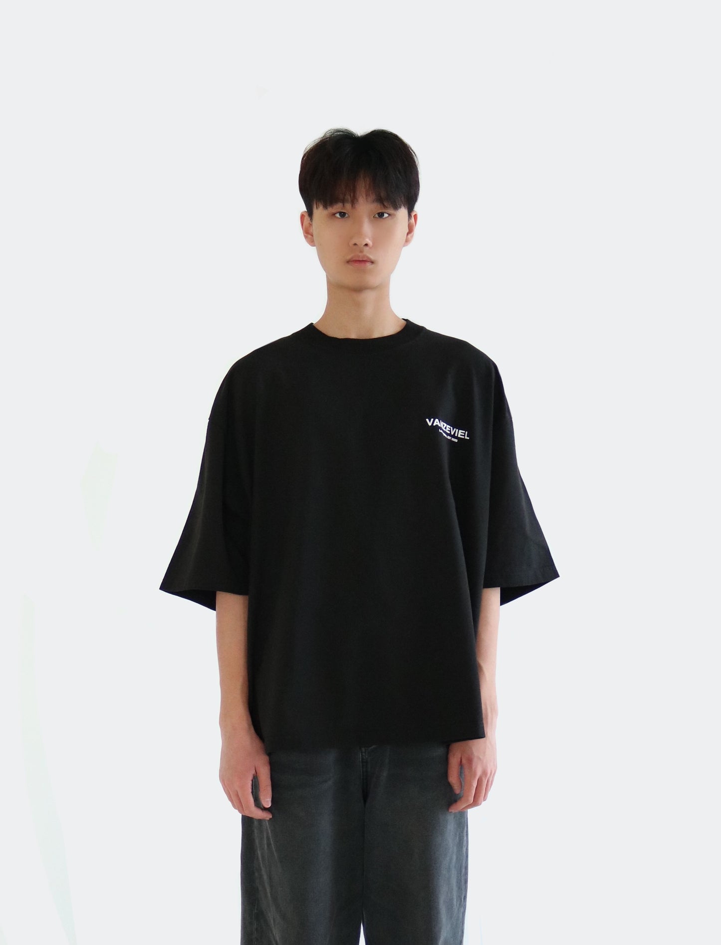 BLACK BASIC BOX TEE