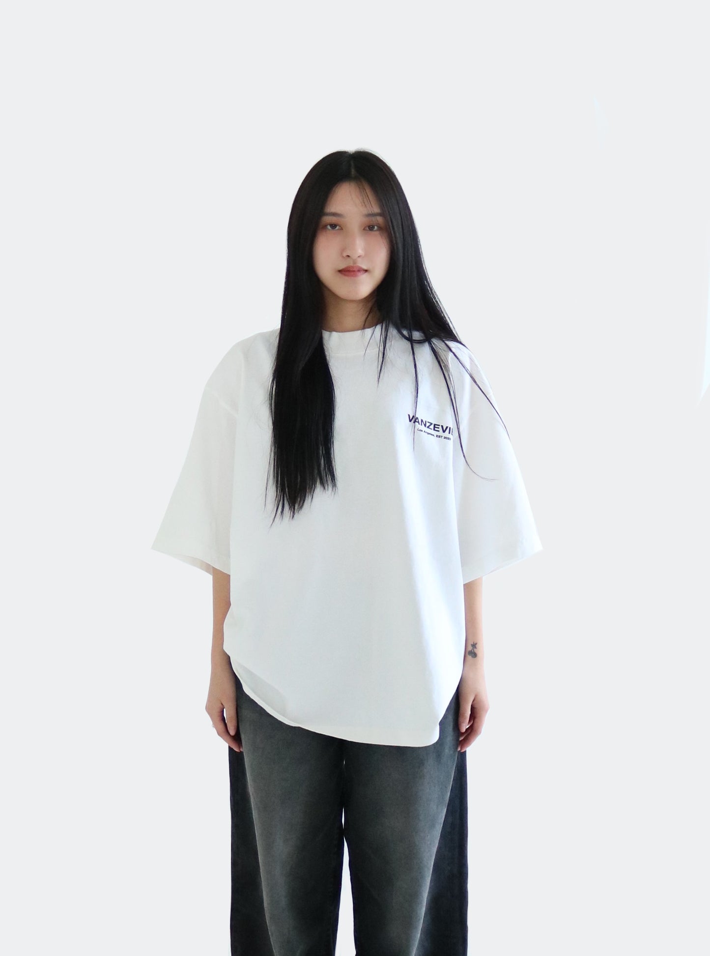 WHITE BASIC BOX TEE