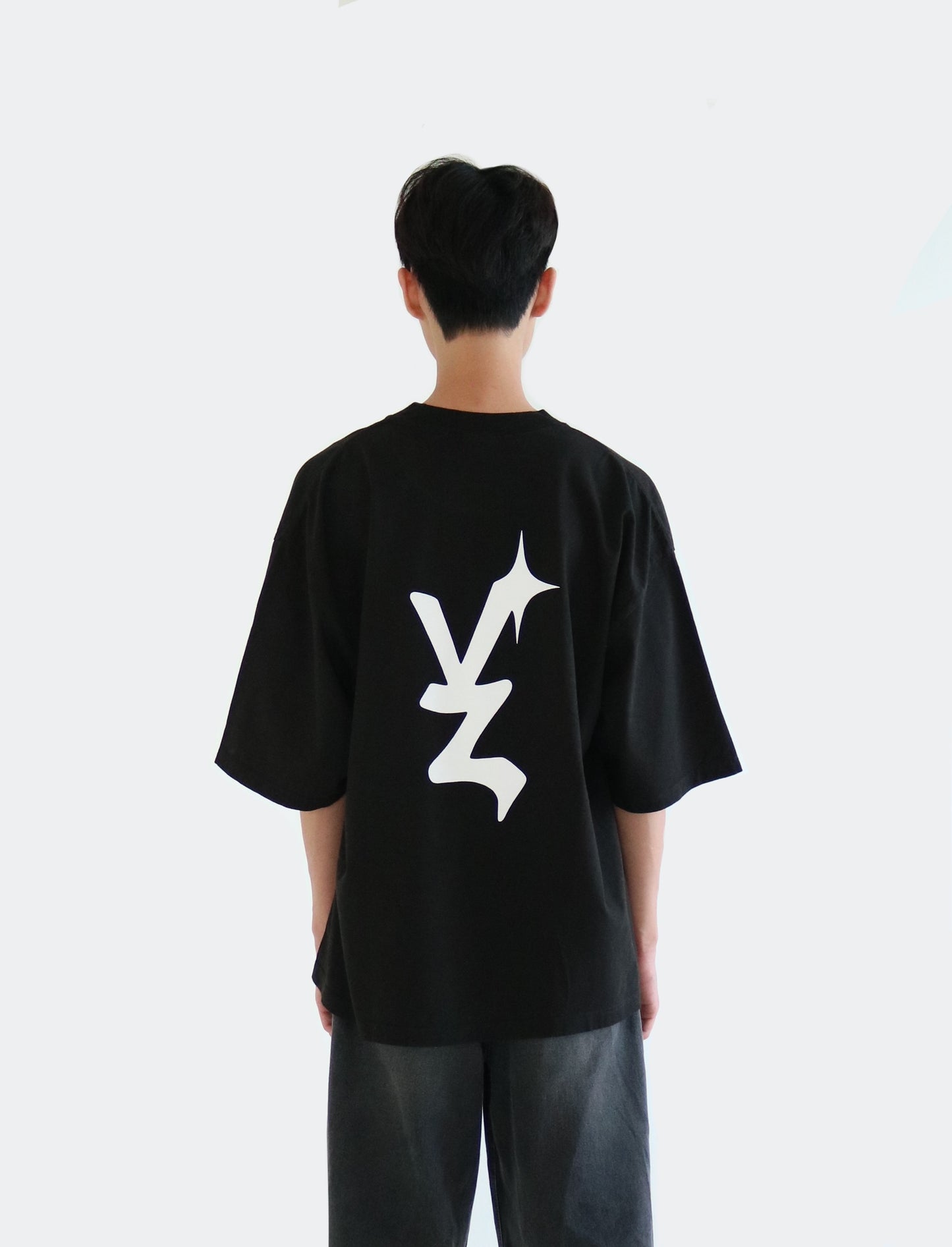 BLACK BASIC BOX TEE